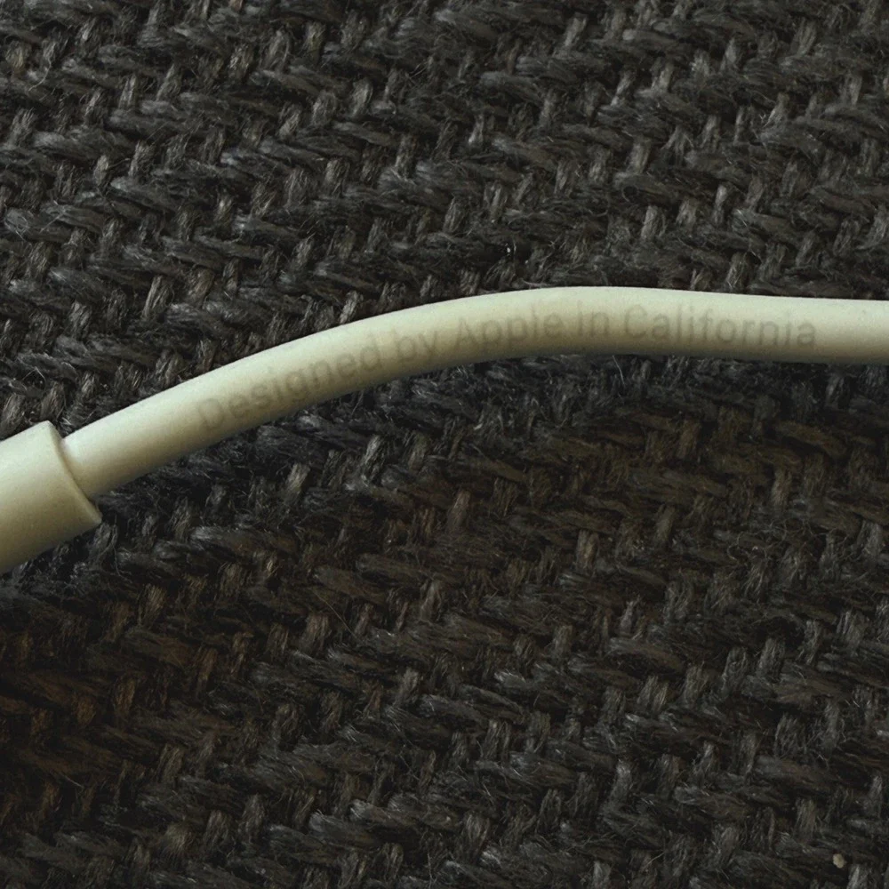 Apple‎ Lightning to 3.5mm Headphone Jack Adapter OEM Genuine White